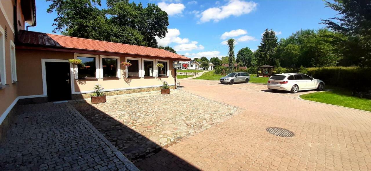Zajazd Zamkowy - Schlossgasthof Кронг Екстериор снимка
